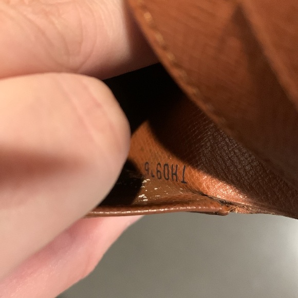 Louis Vuitton Elise tri fold monogram leather wallet with date code TH0916 - Picture 9 of 9